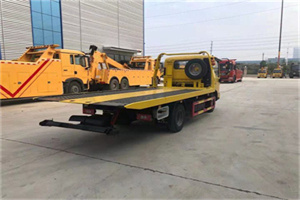 新龙非事故拖车